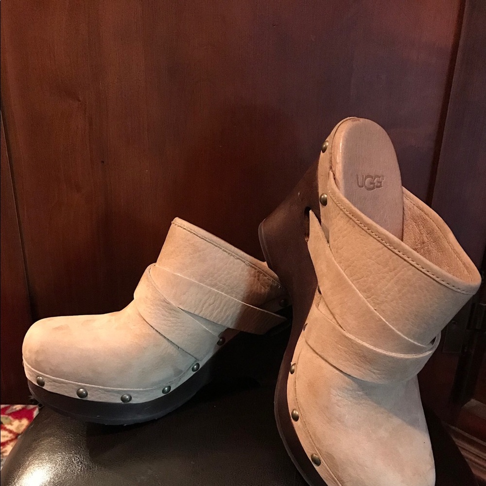 💋💋SOLD 💋💋UGG NATALEE PLATFORM MULES